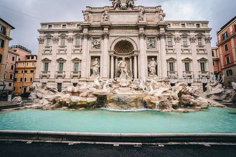 罗马最著名和最美丽的喷泉之一-特莱维喷泉(Fontana di Trevi)